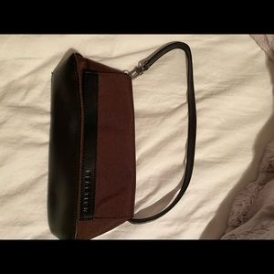 Reaction brown handle clutch.